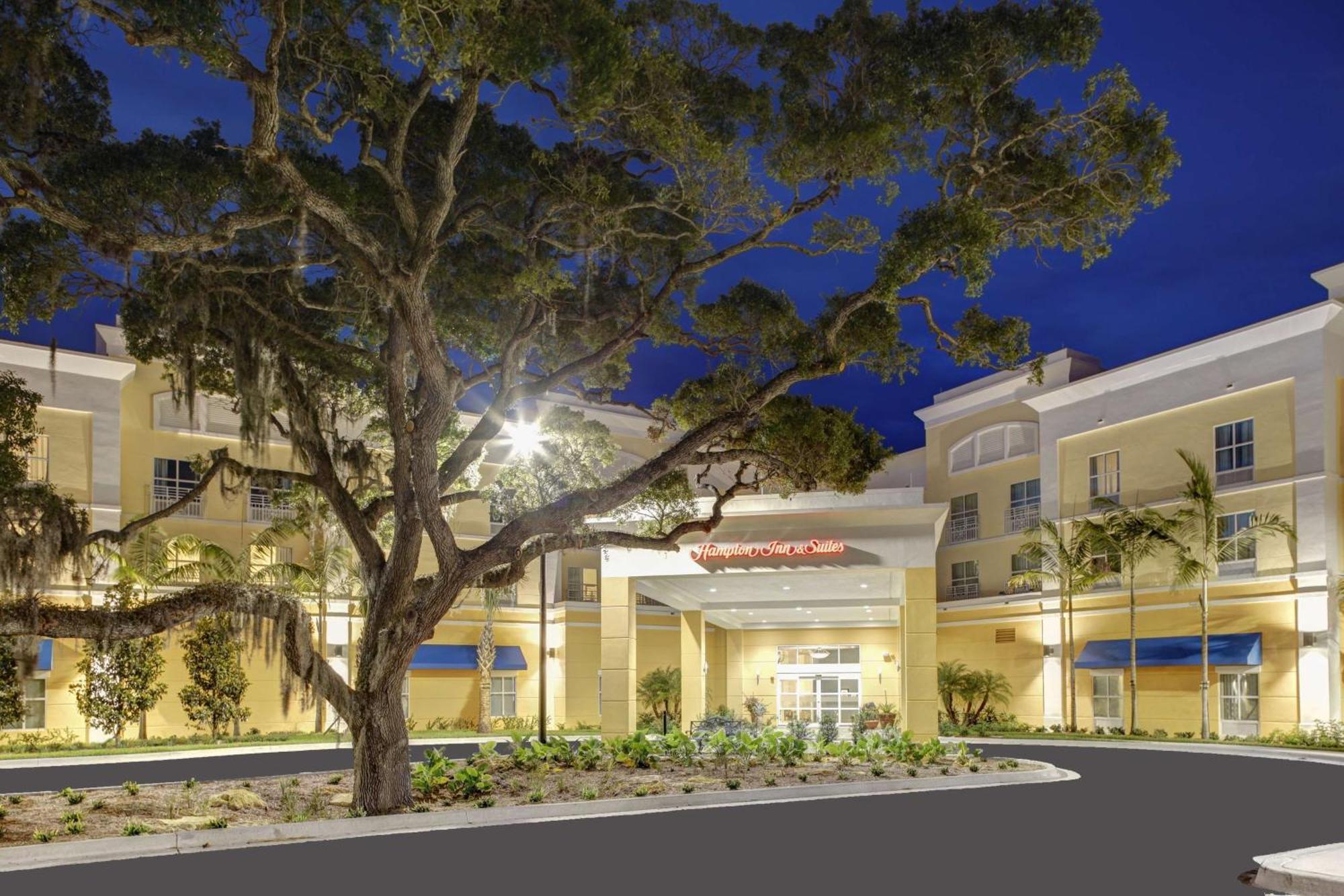 Hampton Inn And Suites By Hilton Vero Beach-Downtown Exterior photo