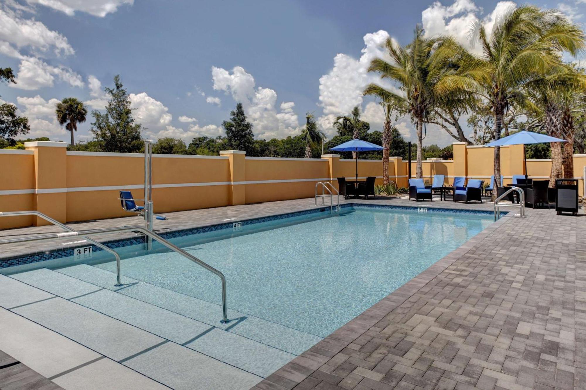 Hampton Inn And Suites By Hilton Vero Beach-Downtown Exterior photo